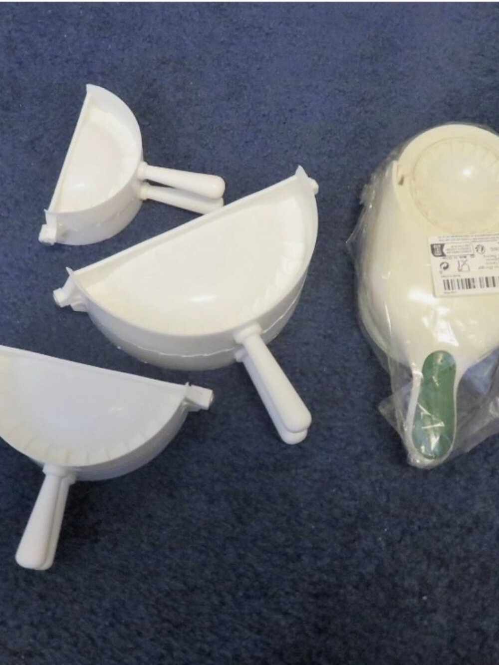 4 Plastic Pasta Molds Presses for ravioli perogies turnover pies